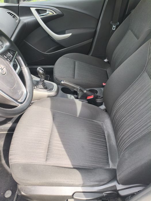 Opel Astra rok 2012