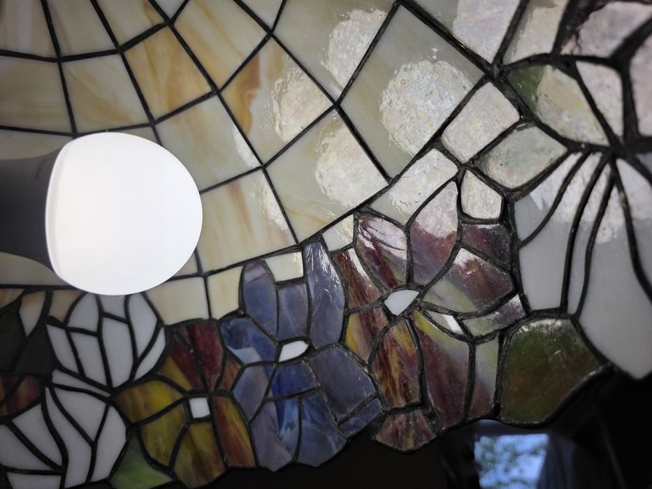 Duża lampa podłogowa Tiffany – piękny witraż kwiatowy, stabilna