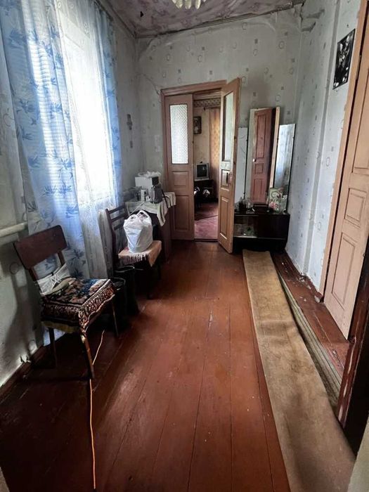 Продається будинок із земельною ділянкою у передмісті Полтави. Державні програми.