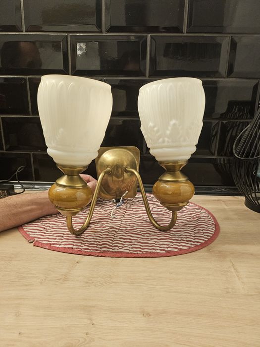 Stary komplet lamp PRL/Vintage – Żyrandol 5-ramienny + Kinkiet 2-płomienny | Mosiądz i Ceramika