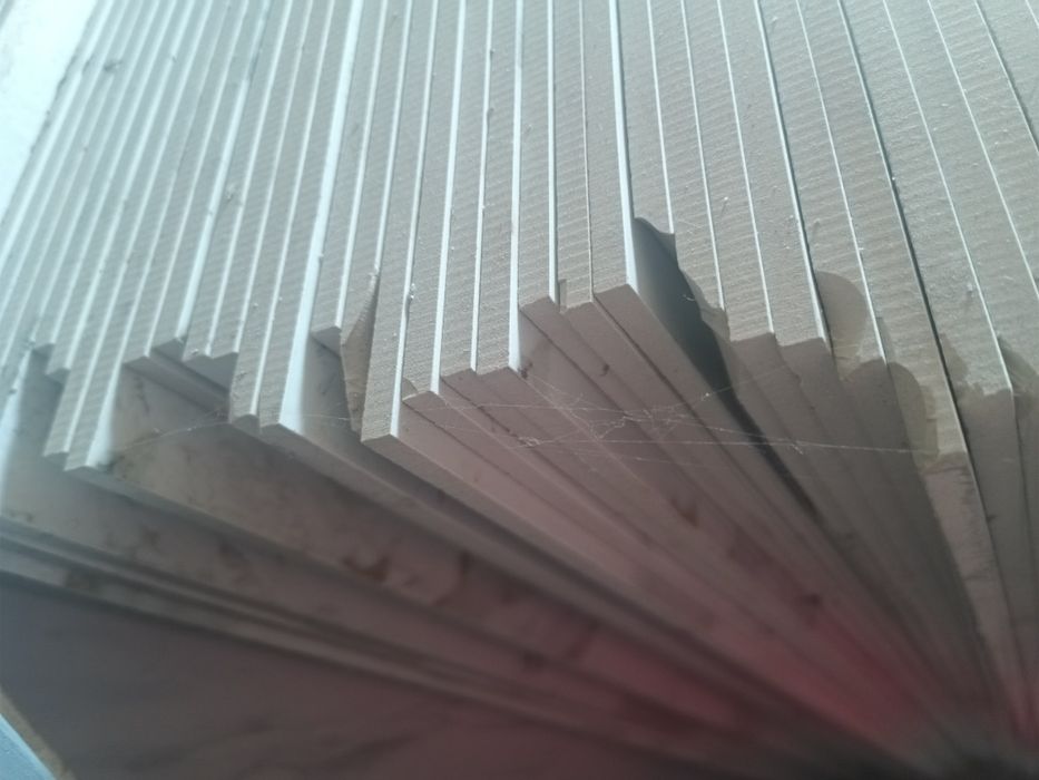 Плитка другого-третього сорту зі сколами.