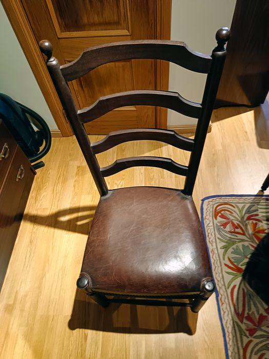 Mesa de sala  em madeira