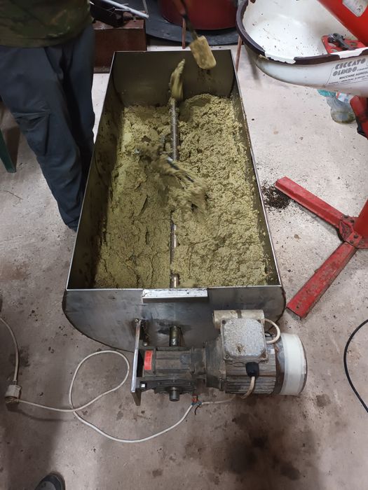 Mini lagar para produção de azeite