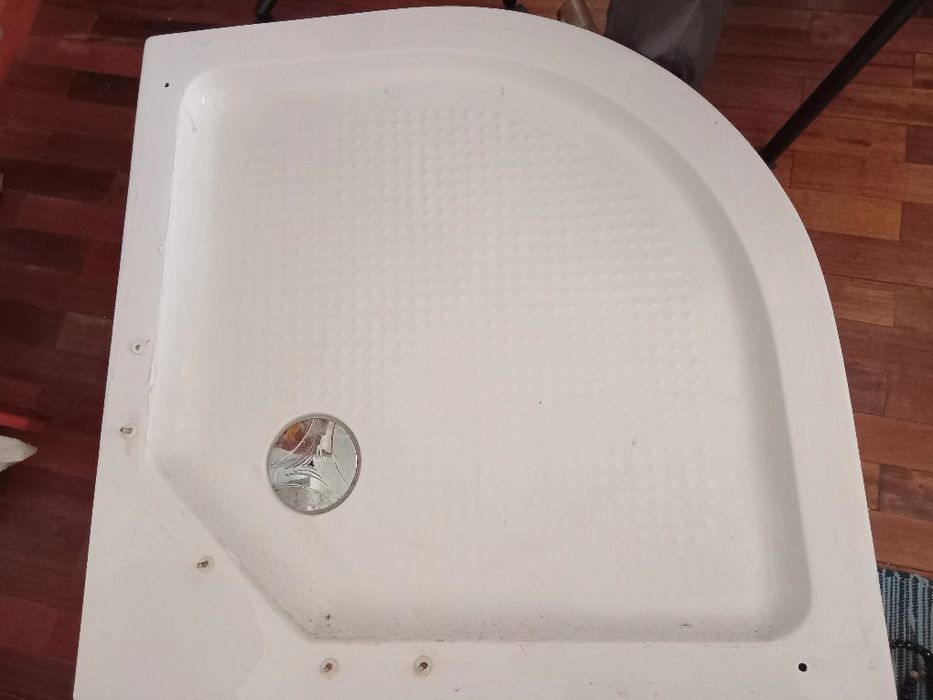 Coluna de duche com três sistemas chuveiros  com rádio