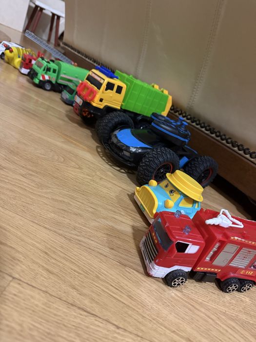 ЛОТ машинок 10 сміттєвоз, пожарна машина, машинка на радіокеруванні