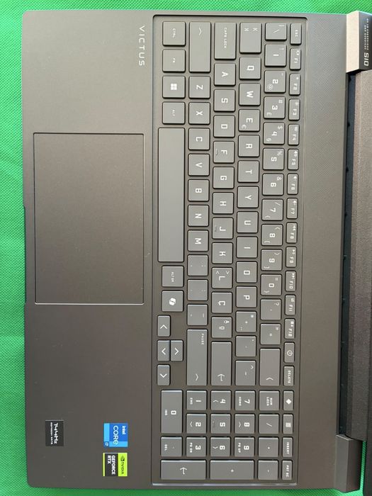 Portátil Gaming HP Victus Intel i7-13620H / RTX 5060 / 24 GB / 1 TB SSD / 15.6'' (3 anos garantia)