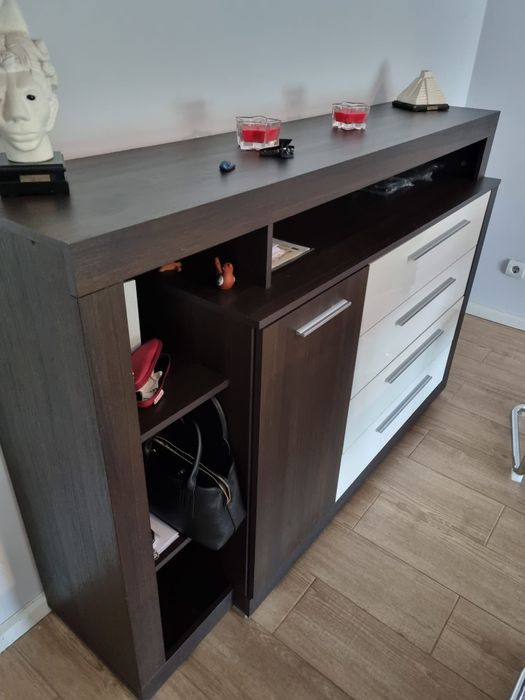 Aparador em bom estado