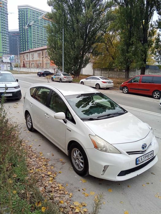 Оренда з викупом Toyota Prius V