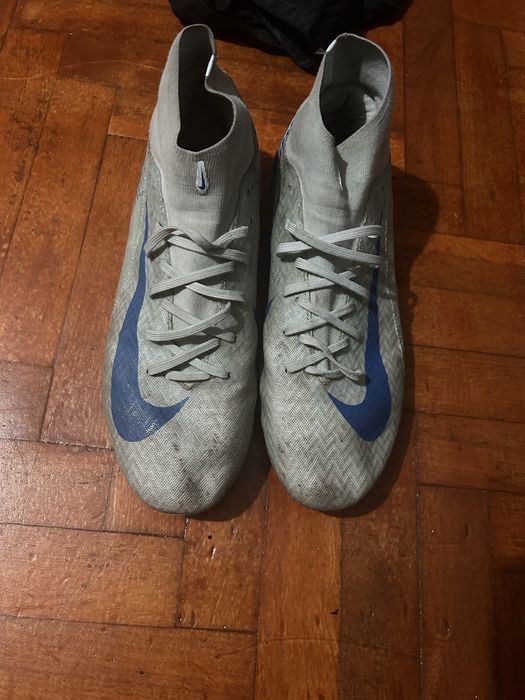 Chuteira mercurial azul