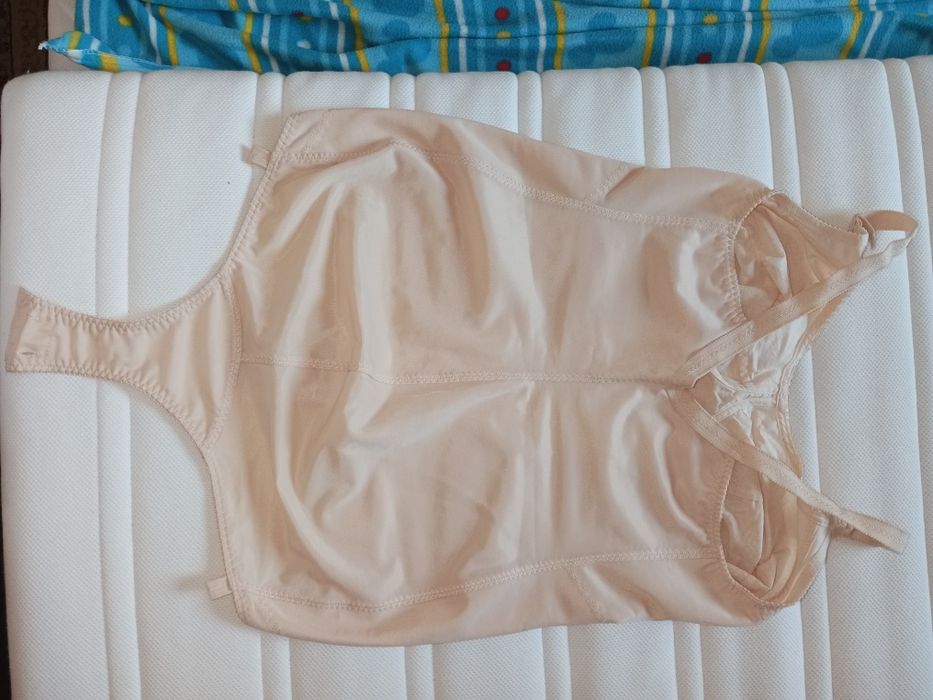 Nowe body z żabkami do pończoch