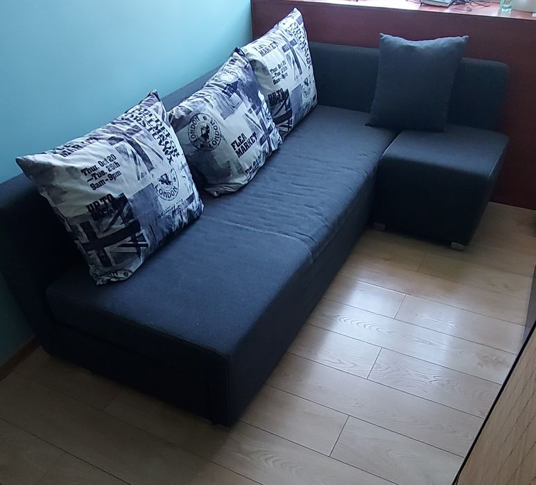 Używany sofa,narożnik,poduchy,pufa.