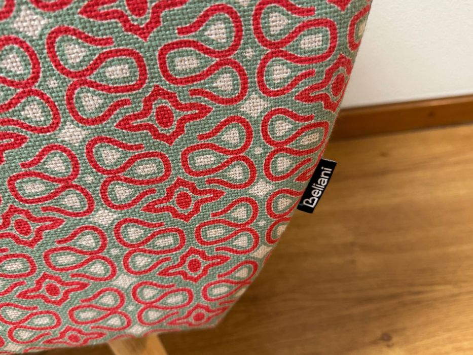 Poltrona colorida, Melby, poltrona de tecido multicolor