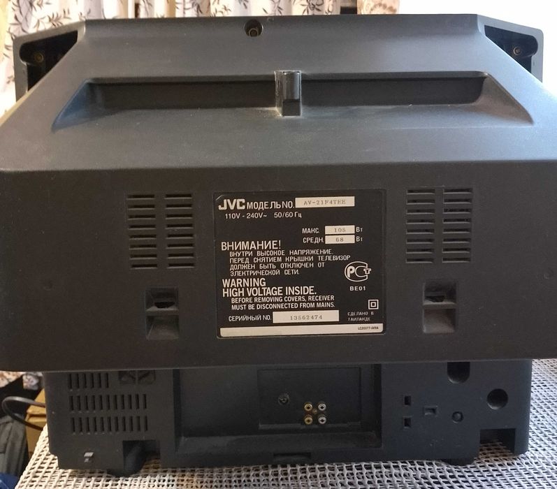 Телевізор JVC AV-21F4TEE, 21-дюймовий, працює, є пульт