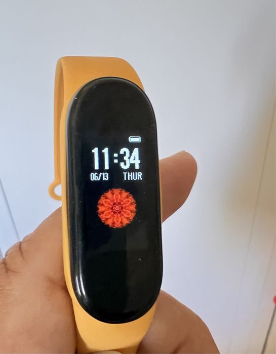 Smart watch amarelo novo