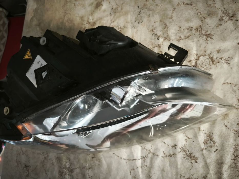 Farol direito bi-xenon Audi A4 B7 pisca laranja
