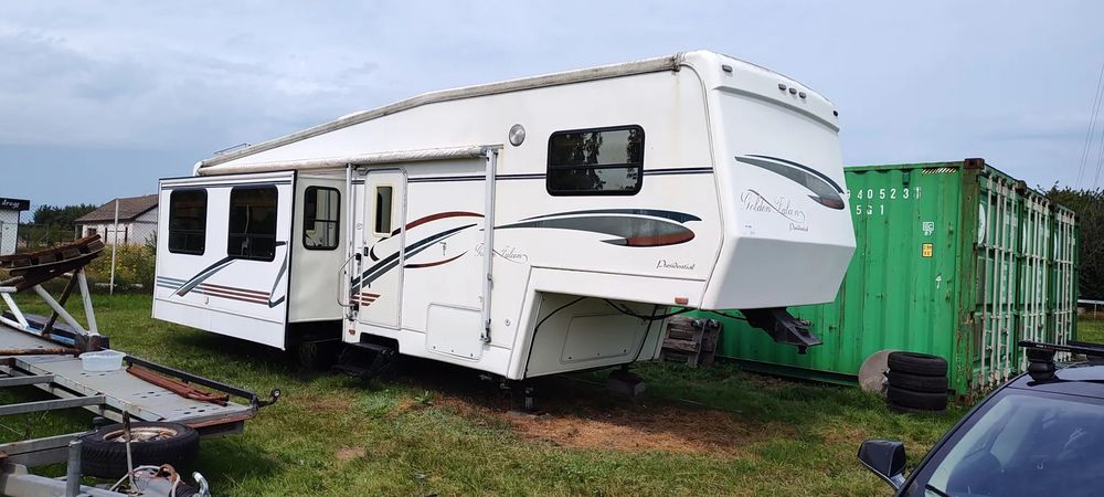 Fifth Wheel (Glendale) • 5th wheel • 3 wysuwy • ok. 40 m²  Amerykańska przyczepa 5th wheel • 3 wysuwy, 40 m² • dom całoroczny