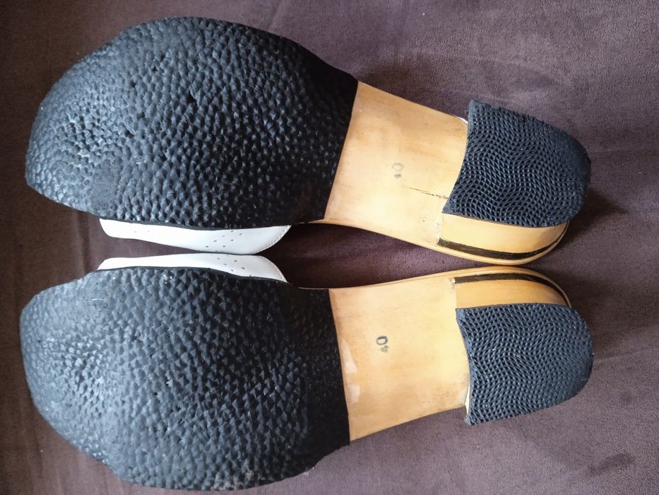 Klapki damskie drewniane skórzane regulowane