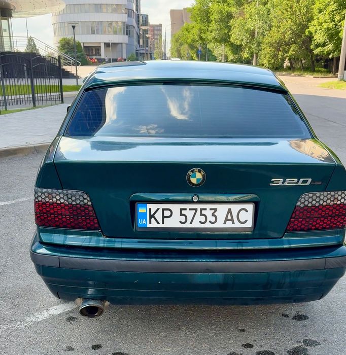 Продам BMW e36 320i