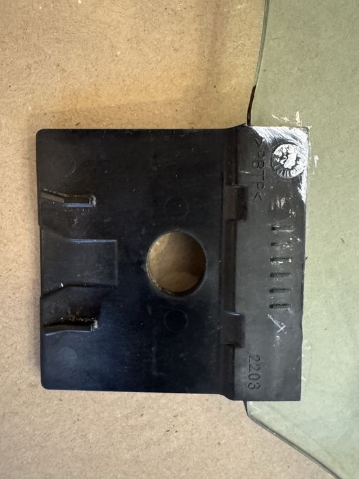 Боковое стекло Audi Q7. 4M0 845 021 E