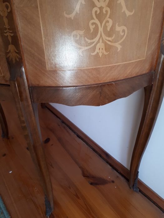 Stylowa zabytkowa komoda z szufladami