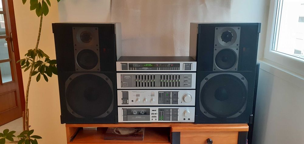 Aparelhagem Pioneer com colunas Aiwa