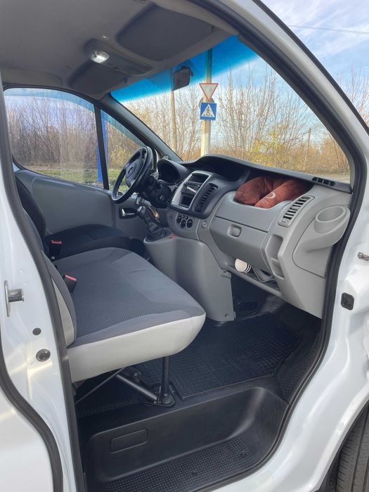 продам мікроавтобус OPEL VIVARO 2013 року