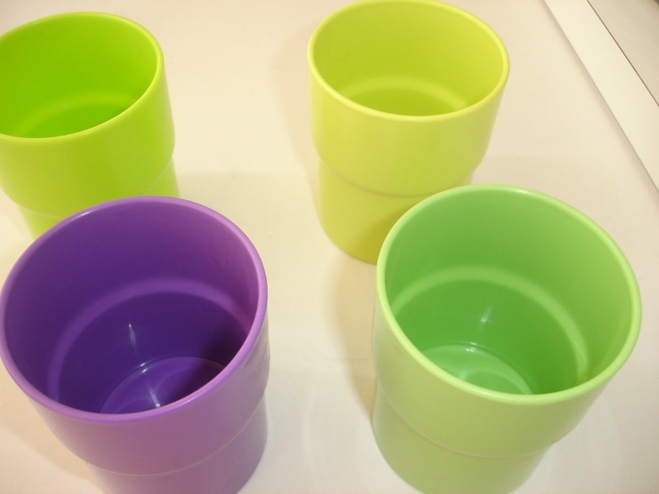 Copos de plástico DOMPLEX (vários)