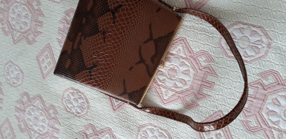 Женская сумочка новая под кожу варана со стразами, регулируемой ручкой