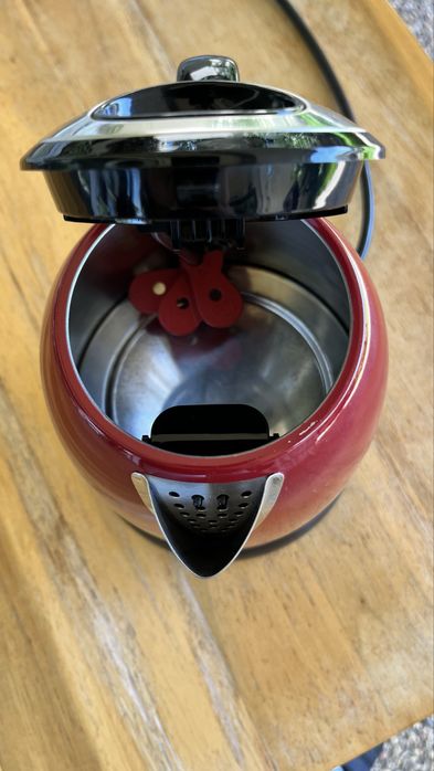 Jarro eletrico vermelho RUSSELL HOBBS