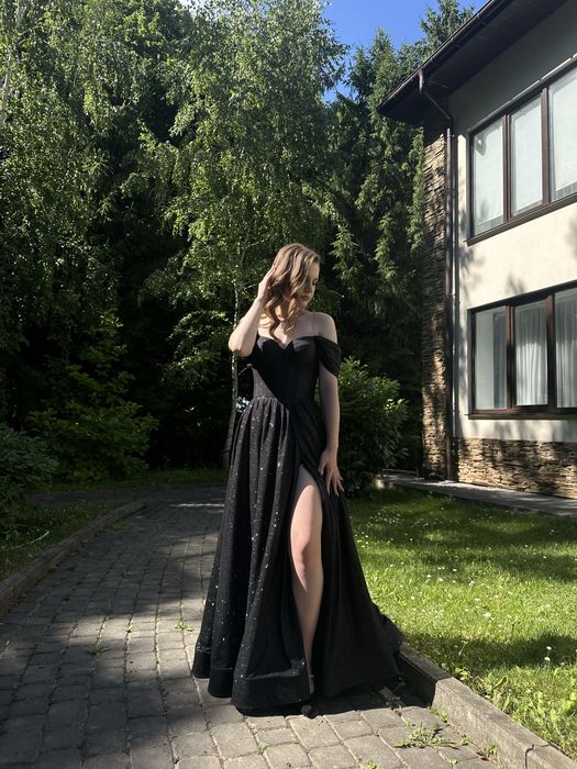 Випускне плаття блискуче чорне