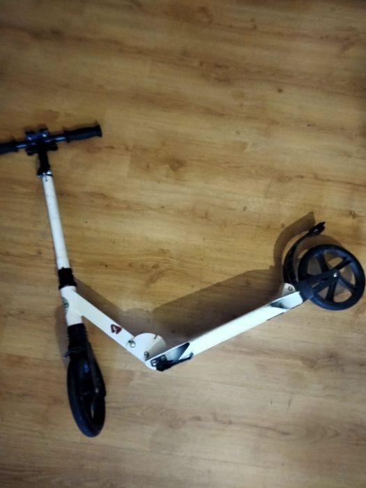 Самокат з заднім аморт.