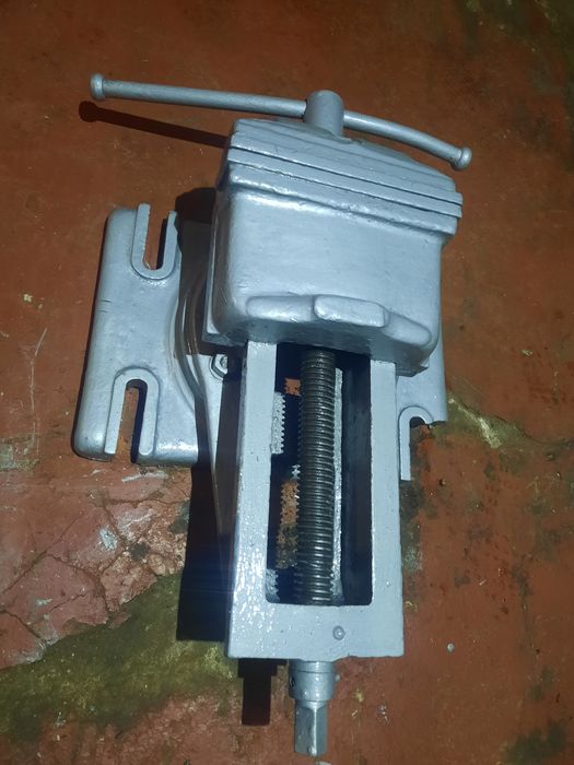 Продам Тиски большие