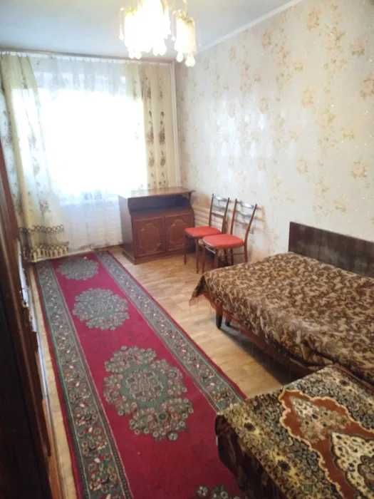 Здам в оренду кімнату біля метро Чернігівська (вул. Кіото, 13).