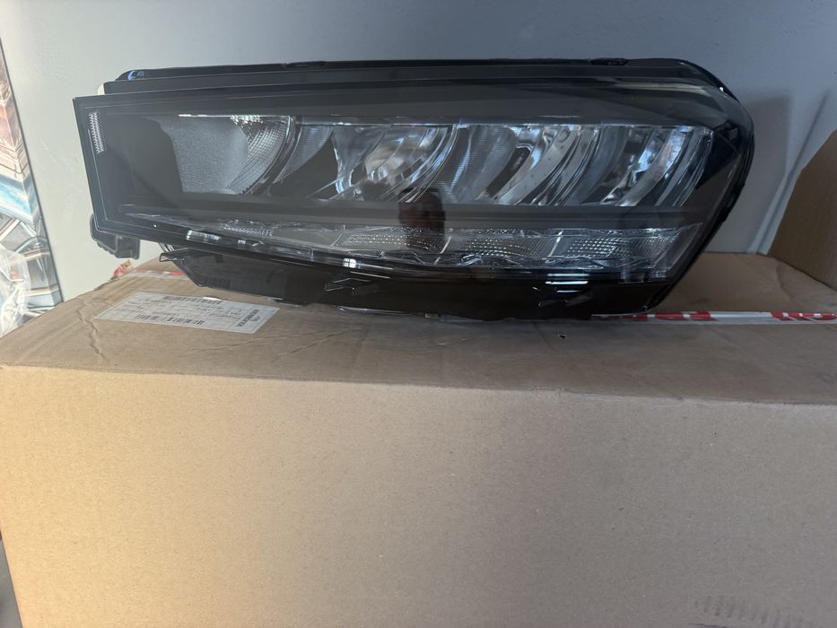 Farol otica skoda fabia 2023