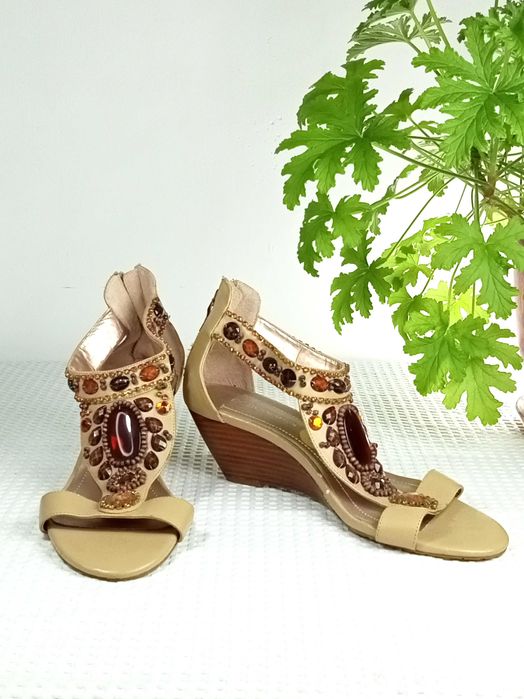 sandały beżowe BCBGeneration