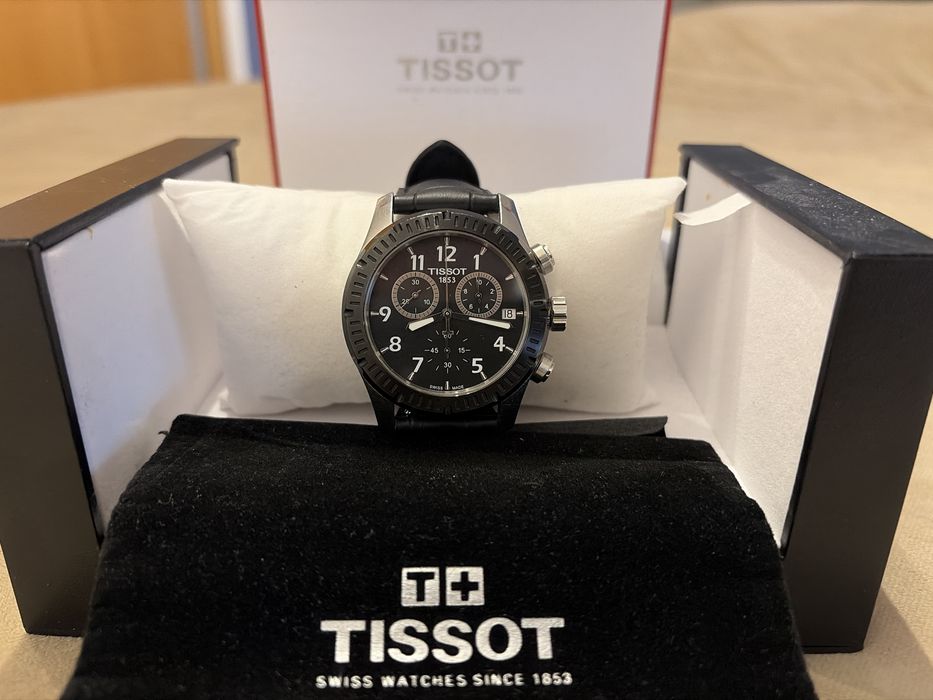 OPORTUNIDADE - Relógio preto - bracelete em pele - 100 metros resistência a água