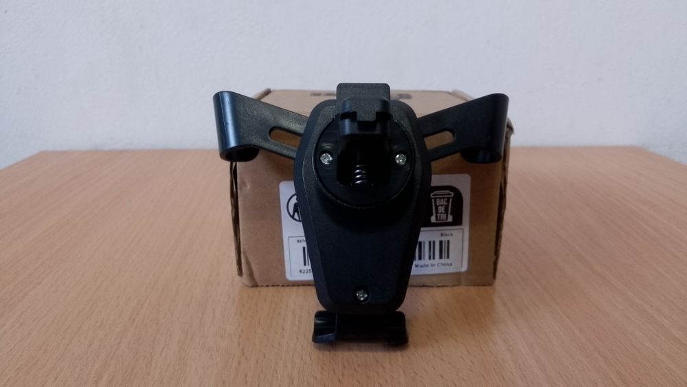 Uchwyt samochodowy na smartfona