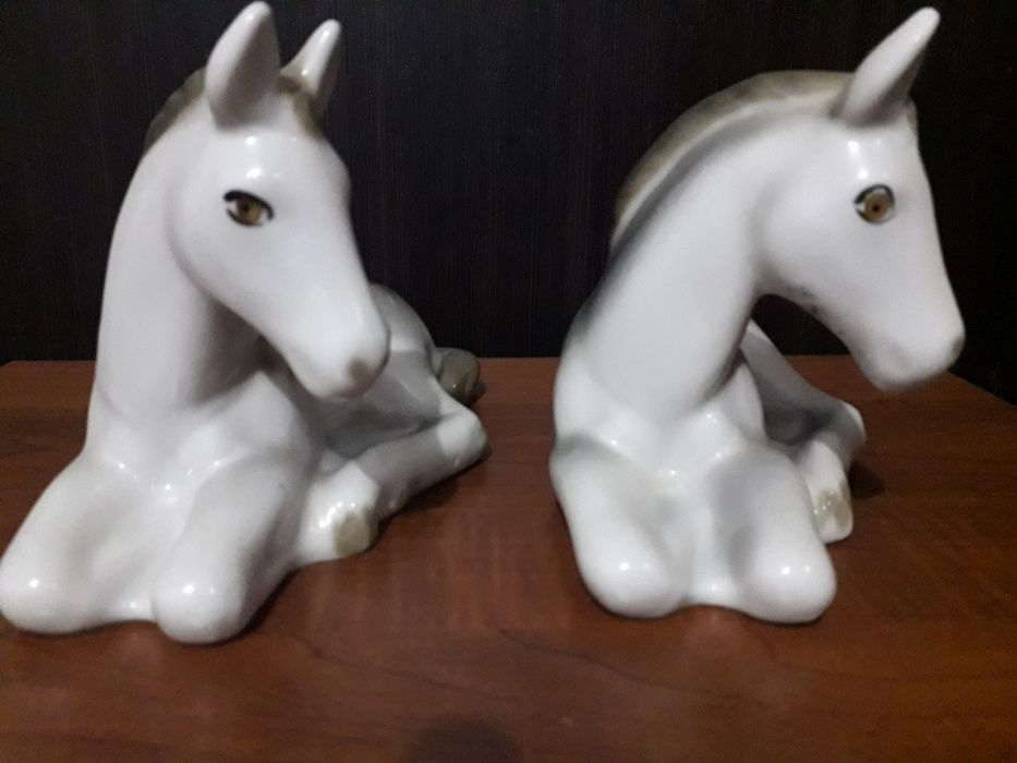 Статуэтка лошадки родом из СССР. Фарфоровая статуэтка Лось из СССР.