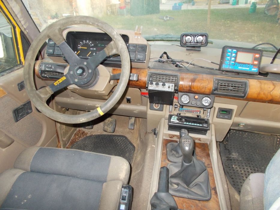 barra LED', volante desportivo, chapeleira, cubbybox consola central