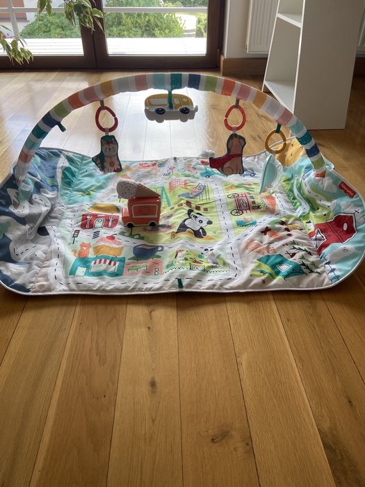 Mata Fisher Price wesołe miasteczko.