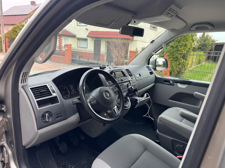 Volkswagen Caravelle 2.0TDI 180km Xenon Navi El.Drzwi Niski Przebieg !!
