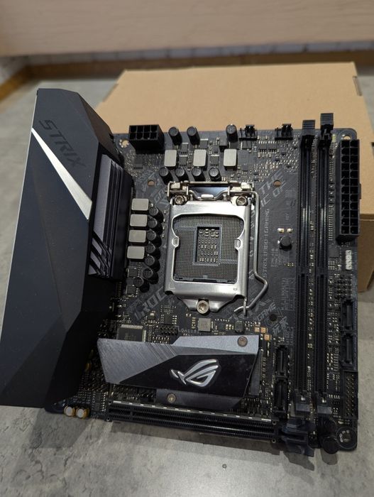 ASUS ROG Strix B360-I Gaming материнська плата Mini-ITX