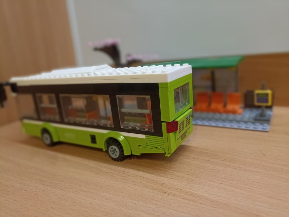 Лего автобус+ зупинка