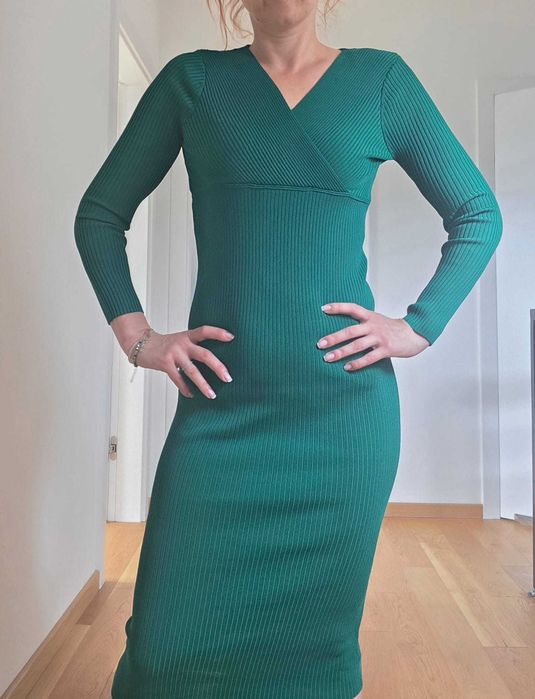 Sukienka midi Zara dopasowana