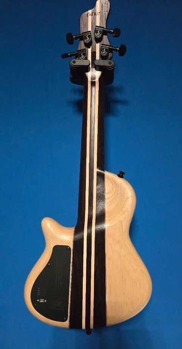 Mayones Cali gitara basowa bas Mini stan sklepowy