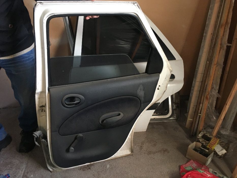 Двери Ford escort 1997 97' белые задние