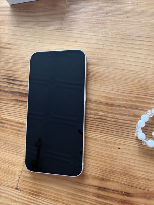 Apple iPhone 13 w kolorze białym