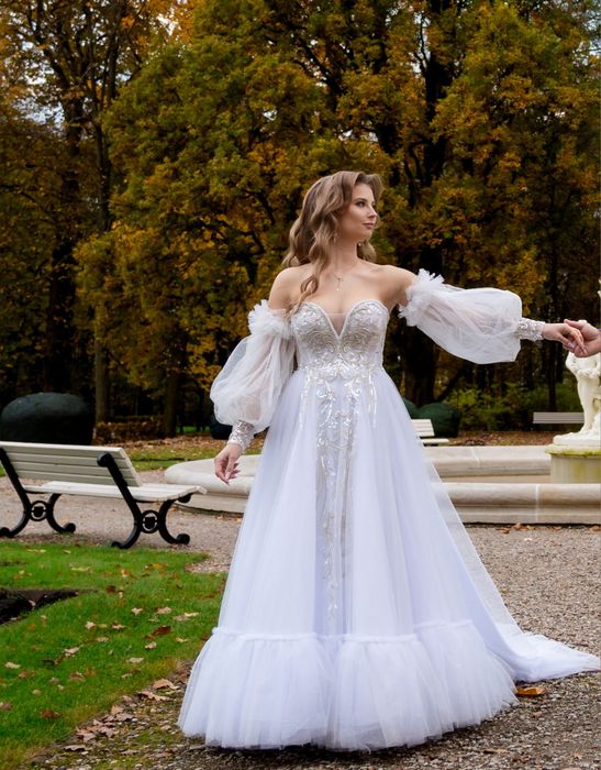 Piękna suknia ślubna boho glamour księżniczka