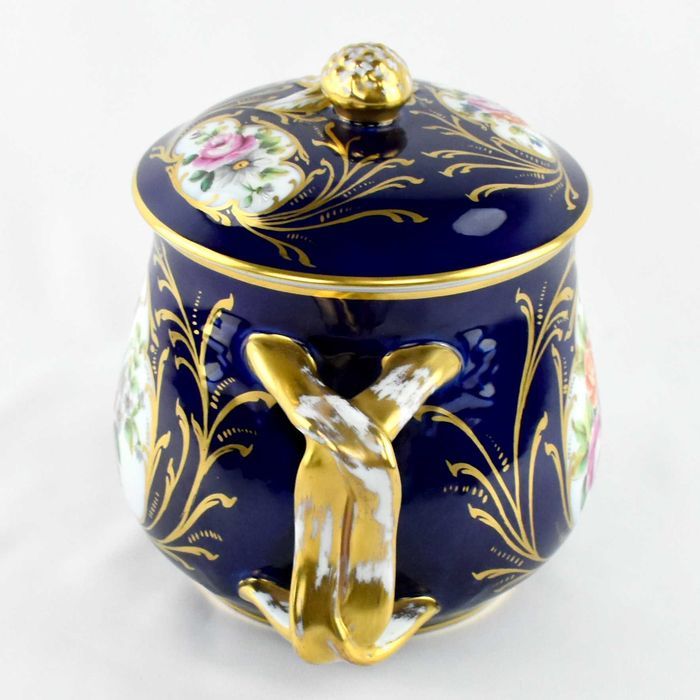 Cremeira grande com tampa em Porcelana Vidal Arte, pintada à mão