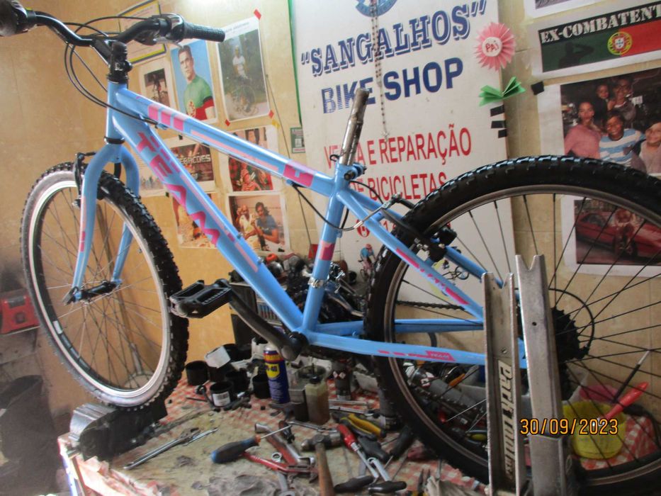 Bicicleta TEAM roda 24 c/ 18 speeds
